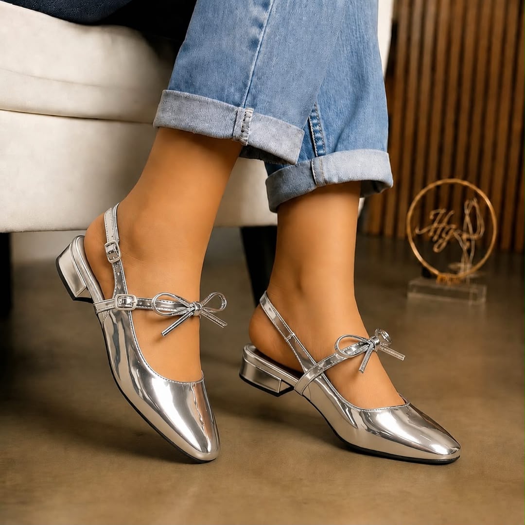 Flat sandals