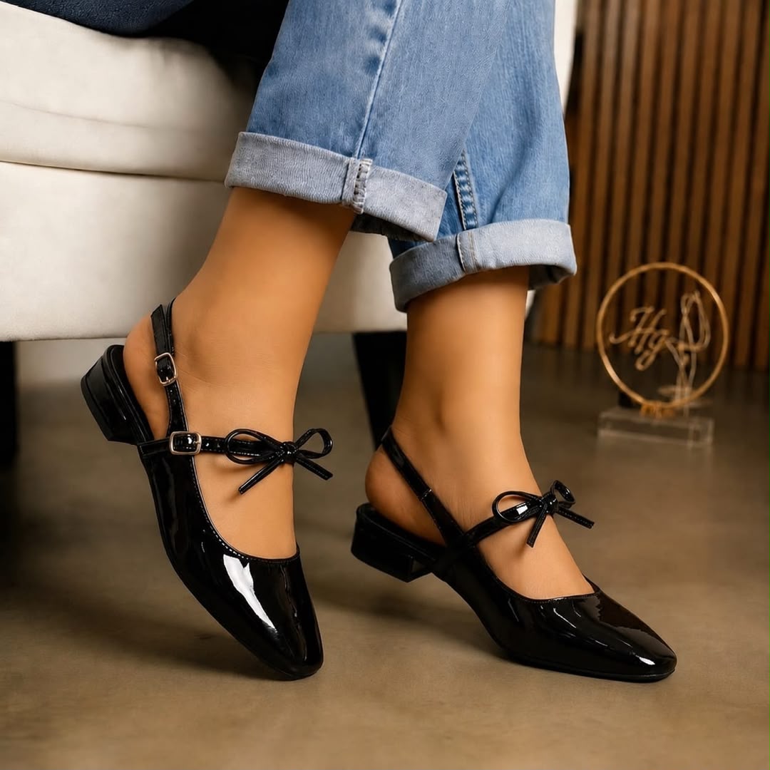 Flat sandals