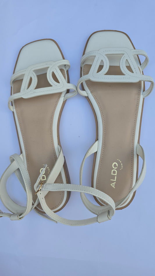 Flat sandals